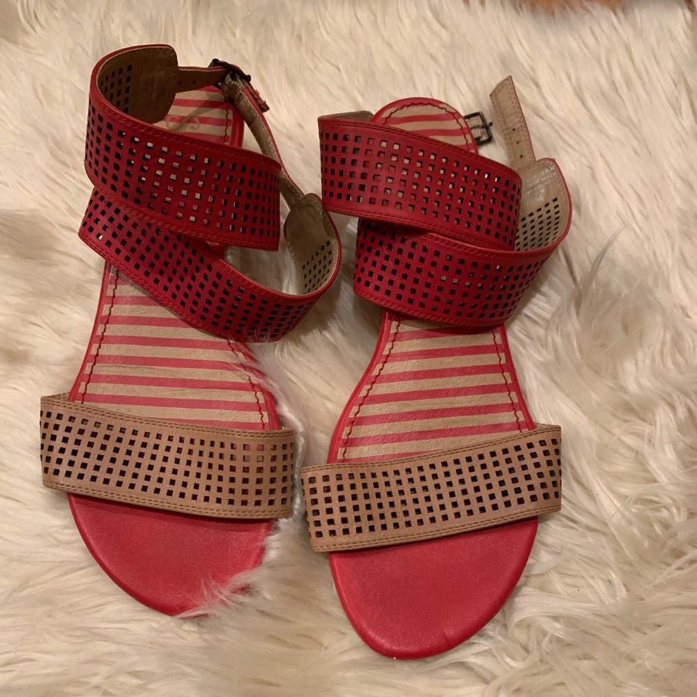 Splendid coral and tan sandals